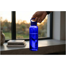 Load image into Gallery viewer, Sky 650 ml Tritan™ water bottle — lifestyle