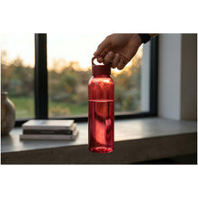 Load image into Gallery viewer, Sky 650 ml Tritan™ water bottle — lifestyle