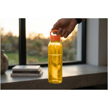 Load image into Gallery viewer, Sky 650 ml Tritan™ water bottle — lifestyle