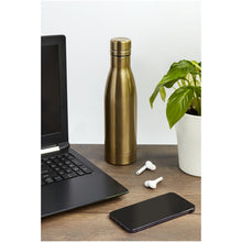 Load image into Gallery viewer, Vasa 500 ml copper vacuum insulated bottle — lifestyle