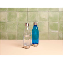 Load image into Gallery viewer, Cove 685 ml water bottle — lifestyle