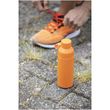 Load image into Gallery viewer, Ocean Bottle 500 ml vacuum insulated water bottle — lifestyle
