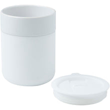 Load image into Gallery viewer, Java 330 ml ceramic tumbler with silicone wrap and plastic lid — White (detail)