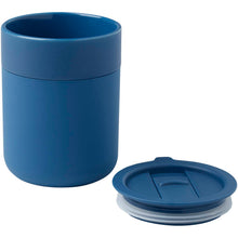 Load image into Gallery viewer, Java 330 ml ceramic tumbler with silicone wrap and plastic lid — Blue (detail)