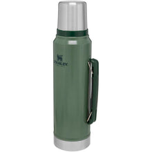 Load image into Gallery viewer, Stanley Classic 1000 ml bottle — Forest green (detail)