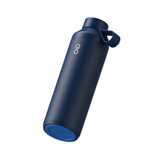 Load image into Gallery viewer, Ocean Bottle Peak 710 ml water bottle — Ocean Blue (detail)