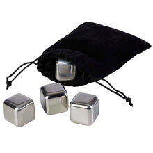 Load image into Gallery viewer, Froz stainless steel ice cubes set — Black / Silver (detail)