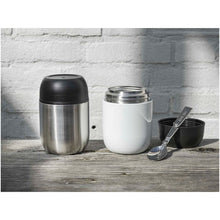 Load image into Gallery viewer, Supo 480 ml double-walled recycled stainless steel lunch pot with foldable spoon — lifestyle
