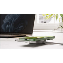 Load image into Gallery viewer, Zens Pro 2 140W USB-C 2-in-1 charging cable — lifestyle