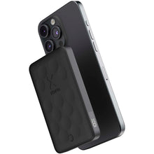 Load image into Gallery viewer, Xtorm FS5W051 5.000 mAh magnetic wireless power bank — Black (detail)