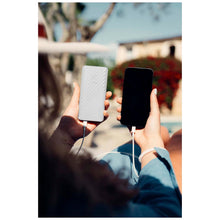Load image into Gallery viewer, Xtorm XG220 Go2 15W 20.000 mAh fast charge power bank  — lifestyle