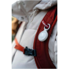 Load image into Gallery viewer, Xtorm XTAG2GA 3-pack water resistant travel tag — lifestyle