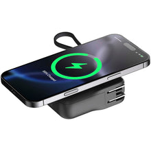 Load image into Gallery viewer, Xtorm TravelPro 30W 10.000 mAh 3-in-1 travel charger  — Black (detail 2)