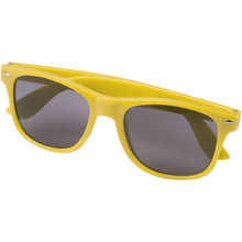 Load image into Gallery viewer, Sun Ray rPET sunglasses — Yellow (detail)