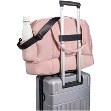 Load image into Gallery viewer, Puffer GRS recycled duffel bag with insulated bottom 30L  — Dusty Pink (detail)