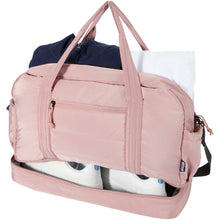 Load image into Gallery viewer, Puffer GRS recycled duffel bag with insulated bottom 30L  — Dusty Pink (detail 2)