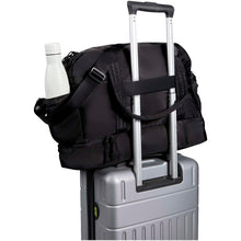 Load image into Gallery viewer, Puffer GRS recycled duffel bag with insulated bottom 30L  — Black (detail)