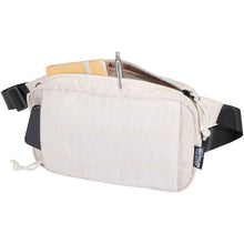 Load image into Gallery viewer, Puffer GRS recycled waist bag 1.5L — Sandstone (detail)