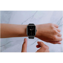 Load image into Gallery viewer, Prixton AT803 activity tracker with thermometer — lifestyle