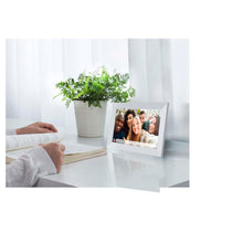 Load image into Gallery viewer, Prixton Prado 10" Frameo wifi digital photo frame — lifestyle