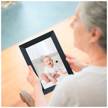 Load image into Gallery viewer, Prixton Prado 10" Frameo wifi digital photo frame — lifestyle