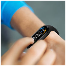 Load image into Gallery viewer, Prixton AT410 smartband  — lifestyle