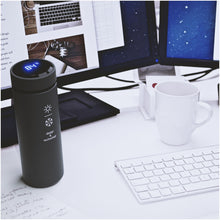 Load image into Gallery viewer, SCX.design D10 insulated smart bottle — lifestyle