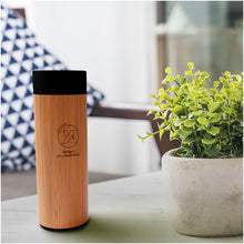Load image into Gallery viewer, SCX.design D11 500 ml bamboo smart bottle — lifestyle